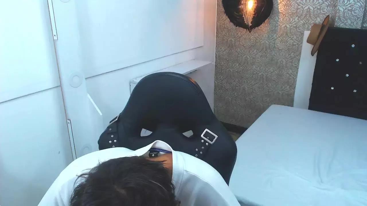 veryhot_leiton on Streamray 
