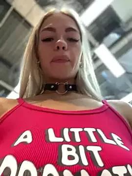 Freechat -Sexy_Barbie- on StripChat