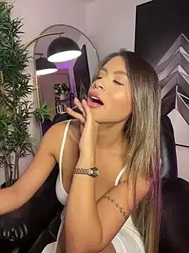 _laura_02 on StripChat