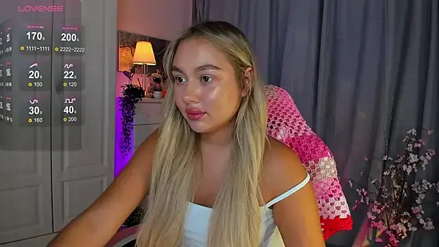 _Loneve__ on StripChat