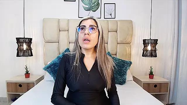 AdharaSmithh on StripChat 