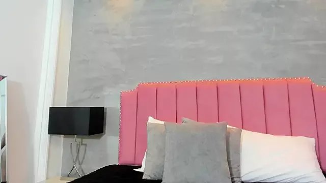 Alaia_Colins on StripChat