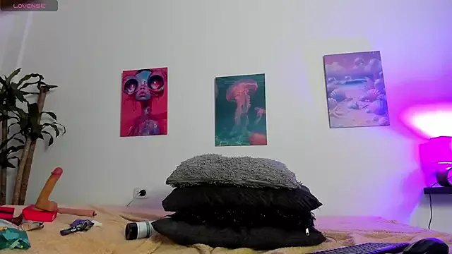 alana_111 on StripChat 