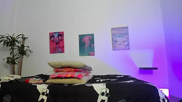 alana_111 on StripChat 