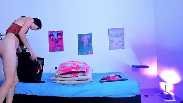 alana_111 on StripChat 