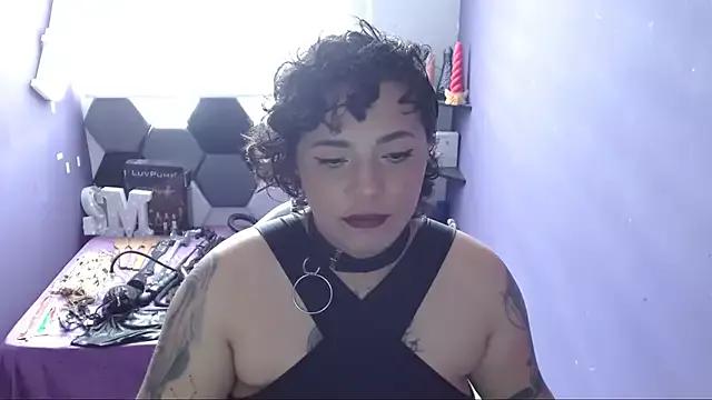 Alexa_Slavehot777 on StripChat 