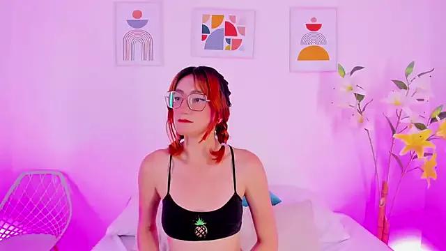 AliceeSnow on StripChat 