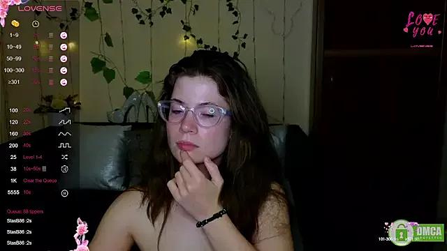 Alicia_redfollow on StripChat 