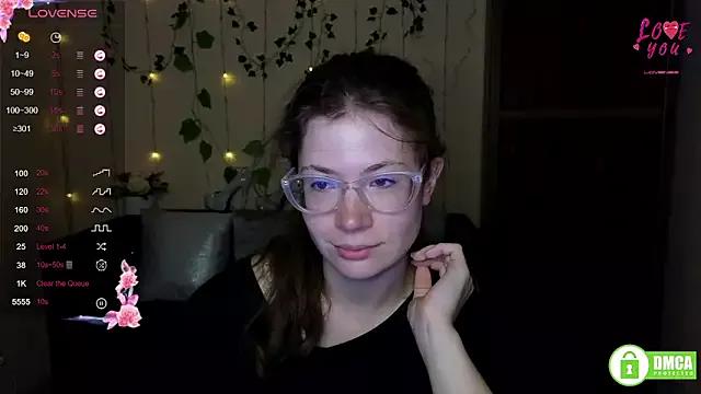 Alicia_redfollow on StripChat 