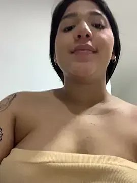 Amandanauty on StripChat