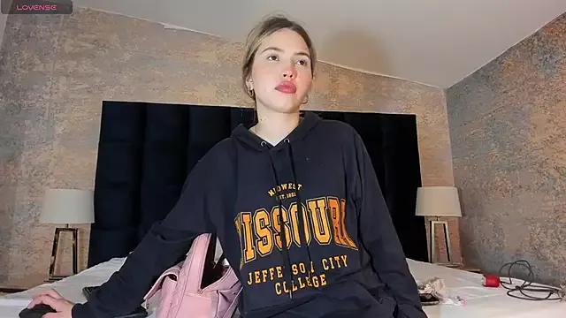 Freechat Ary1_ on StripChat