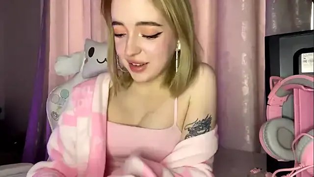 AToriaMuse from StripChat