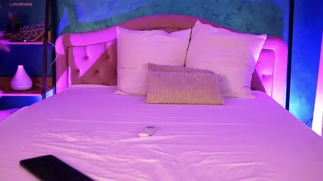 Bella_Jonnes from StripChat