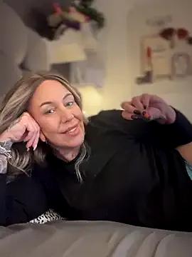 blondebitch2 from StripChat