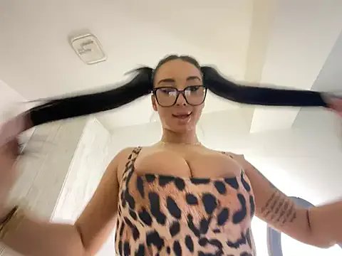 BlueEyes_BB from StripChat