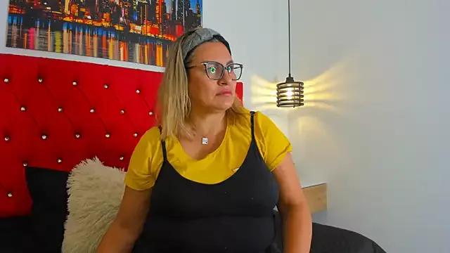 carolinacrus01 on StripChat 