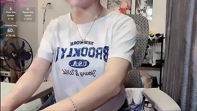 Try Caryln-Bun, she wants to masturbate for you Caryln-Bun from StripChat