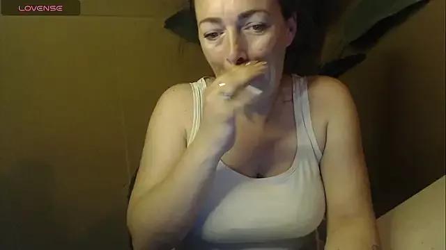 Freechat cloe85nl on StripChat