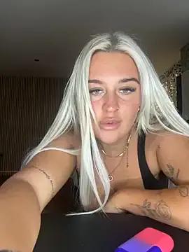 Discover CurvyGxxx, she wants to masturbate for you CurvyGxxx from StripChat