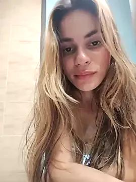 cuteluci_ on StripChat 