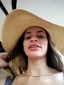 cuteluci_ on StripChat 