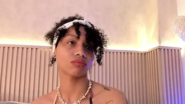 daiana_curly on StripChat