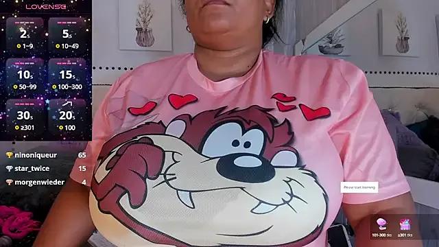 Dajanaaroa on StripChat 