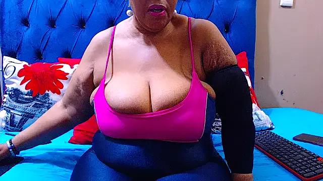 ebonycandy10 on StripChat 