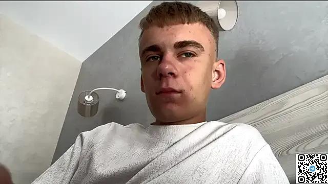 Try cute camwhore Echowraith echowraith from StripChat