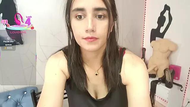 elowen_halley on StripChat 