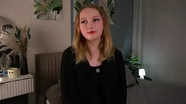 ElwynaGeer on StripChat 
