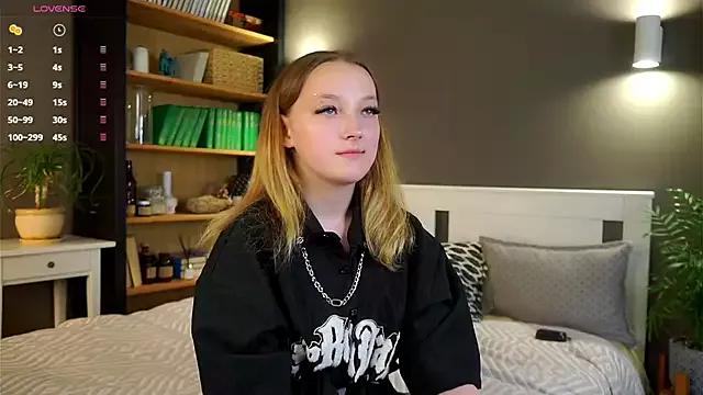 ElwynaGeer on StripChat 