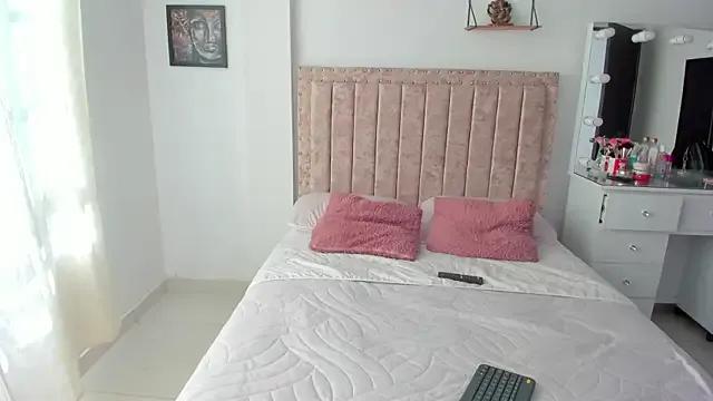 Naked EmiilyEvans_ from StripChat EmiilyEvans_ from StripChat