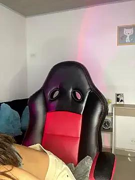 Private emily_22x on StripChat