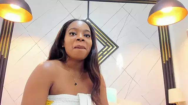 EmilyDiaaz on StripChat 