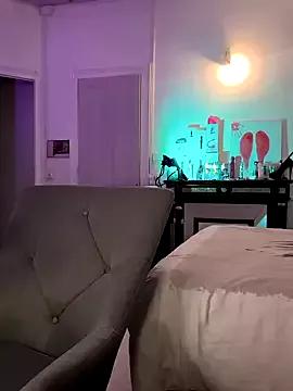 emma4xxx on StripChat