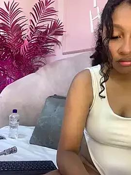 Emmacooperss on StripChat 