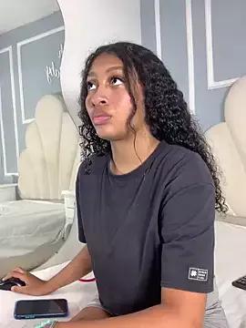 Emmacooperss on StripChat 