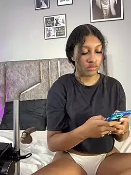 Emmacooperss on StripChat 