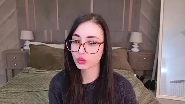 EmmaLawrens on StripChat 