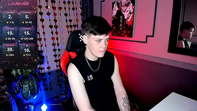Emmy-Ewry on StripChat 