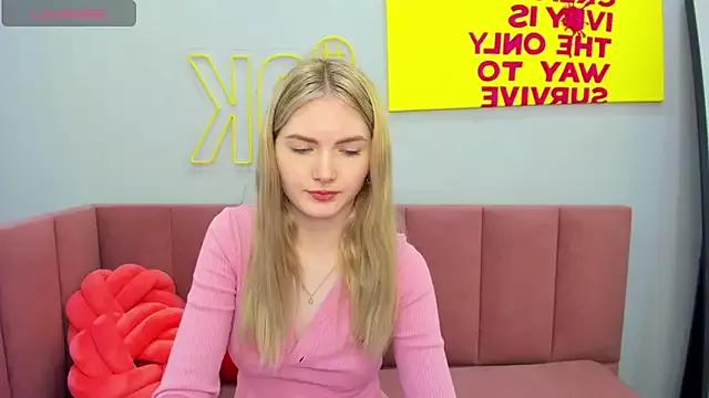 EvelineAmore on StripChat 