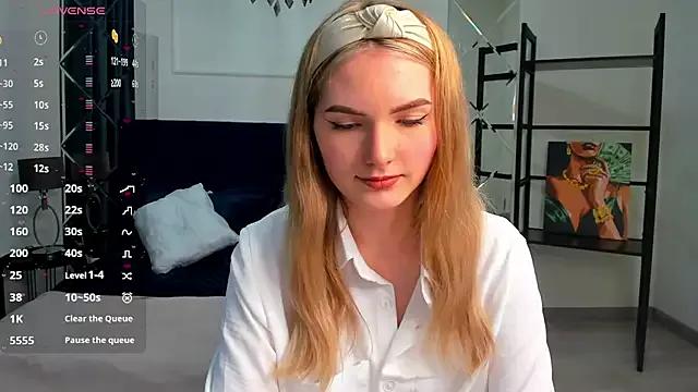 EvelineAmore on StripChat 