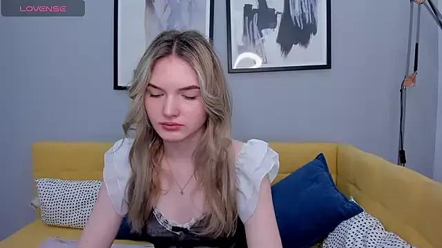 EvelineAmore on StripChat 