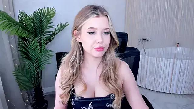 FollowLovee on StripChat 