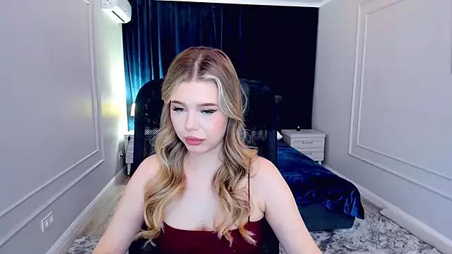FollowLovee on StripChat 