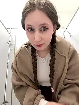 FroggyAnna on StripChat