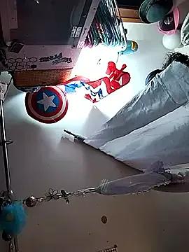 gurlnips from StripChat