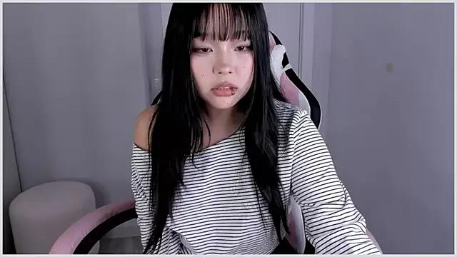 hee_young11 on StripChat