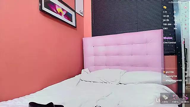 hornybarelylegalgirl on StripChat 